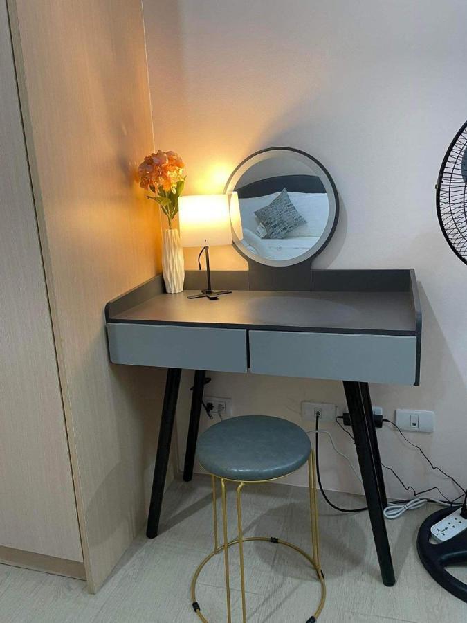 Studio Condo Building 81 Newport Boulevard Manila Exterior photo