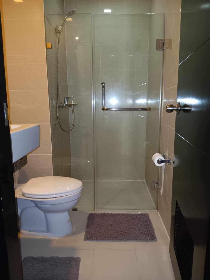 Studio Condo Building 81 Newport Boulevard Manila Exterior photo