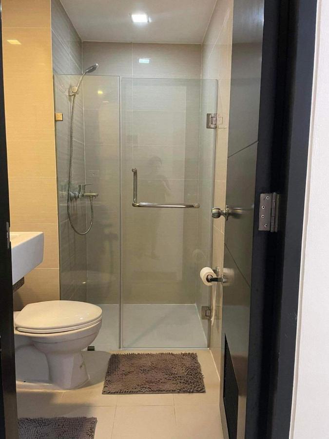 Studio Condo Building 81 Newport Boulevard Manila Exterior photo