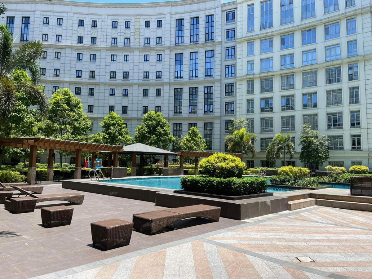 Studio Condo Building 81 Newport Boulevard Manila Exterior photo